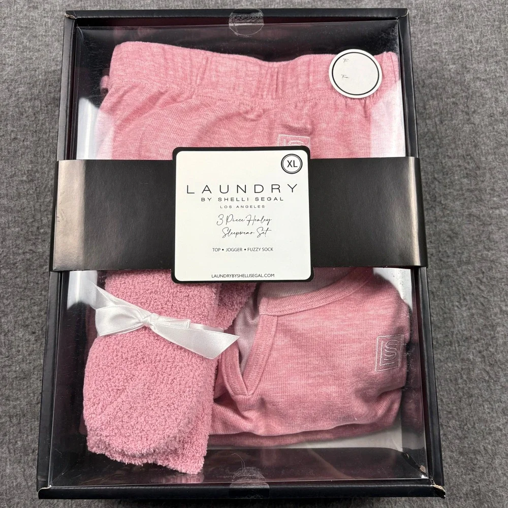 Laundry By Shelli Segal closet 1090